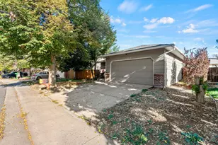 1662 Biscay Cir, Aurora, CO 80011 - Photo 3
