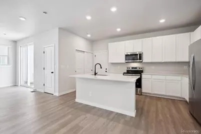 4581 N Versailles Way, Aurora, CO 80019 - Photo 9