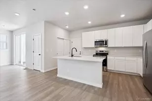 4581 N Versailles Way, Aurora, CO 80019 - Photo 9