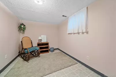 655 S Oakland Street, Aurora, CO 80012 - Photo 17