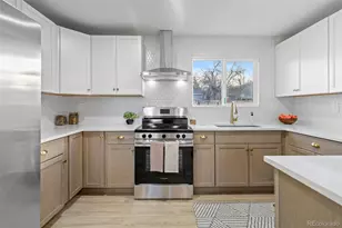 1558 S Laredo Ct, Aurora, CO 80017 - Photo 5