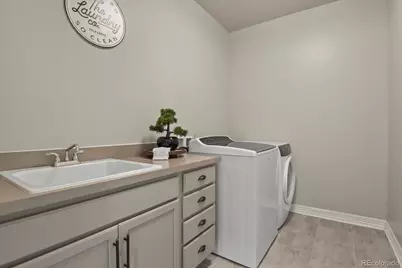 27500 E Lakeview Drive, Aurora, CO 80016 - Photo 33