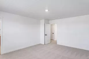 697 N Ukraine St, Aurora, CO 80018 - Photo 19