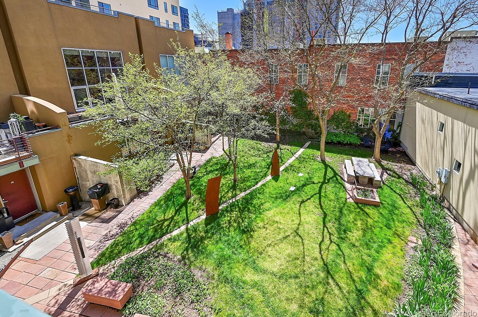 1050 Cherokee St, Denver CO  80204-4039 exterior