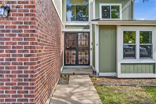 838 S Rifle Ct, Aurora, CO 80017 - Photo 3