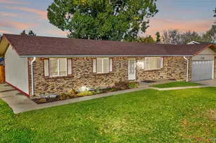 949 Mountain View Dr, Castle Rock, CO 80104 - Photo 3