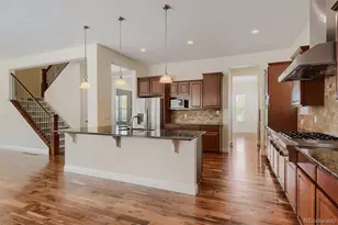 10262 Greentrail Cir, Lone Tree, CO 80124 - Photo 7