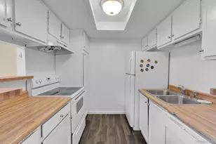 908 S Walden Way, Aurora, CO 80017 - Photo 11