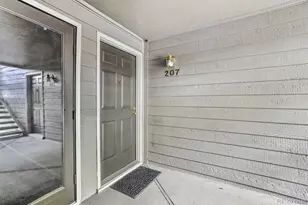 2575 S Syracuse Way, Denver, CO 80231 - Photo 3