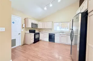 910 S Elgin Ct, Pueblo, CO 81007 - Photo 9