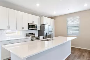 10152 Salem Ct, Commerce City, CO 80022 - Photo 5