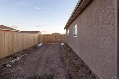 758 E Woodleaf Drive, Pueblo, CO 81007 - Photo 33