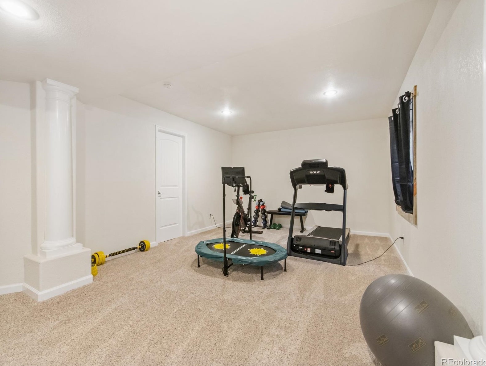 567 Kryptonite Dr, Castle Rock CO  80108-3079 exterior