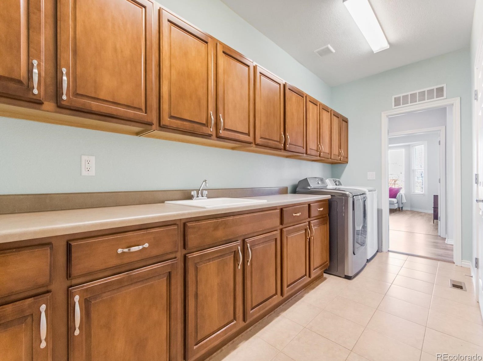 567 Kryptonite Dr, Castle Rock CO  80108-3079 exterior