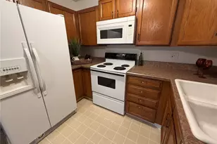 3184 S Heather Gardens Way, Aurora, CO 80014 - Photo 3