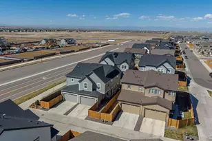 608 N Bersshine Ct, Watkins, CO 80137 - Photo 29