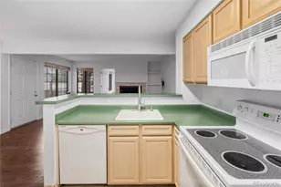 980 S Dahlia St, Denver, CO 80246 - Photo 5