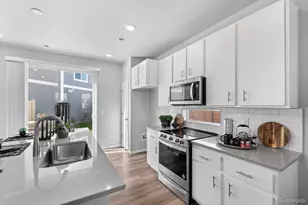 10158 Scranton Ct, Commerce City, CO 80022 - Photo 3