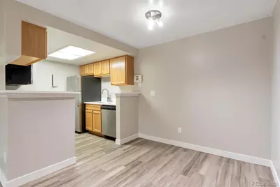 10323 E Peakview Avenue #J201, Englewood, CO 80111 - Photo 3