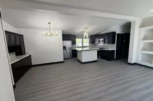 1645 Eisenhower Way, Aurora, CO 80011 - Photo 3