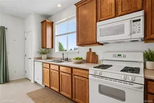 10053 Crystal Cir, Commerce City, CO 80022 - Photo 7
