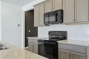 10562 Yosemite St, Commerce City, CO 80640 - Photo 15