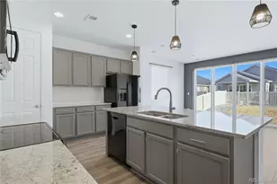 10562 Yosemite St, Commerce City, CO 80640 - Photo 13