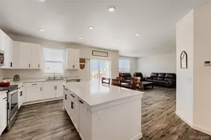 46557 Sunrise Ct, Bennett, CO 80102 - Photo 3
