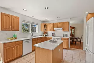 145 S Yarrow St, Lakewood, CO 80226 - Photo 3