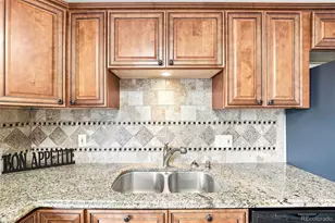 7183 S Syracuse St, Centennial, CO 80112 - Photo 7
