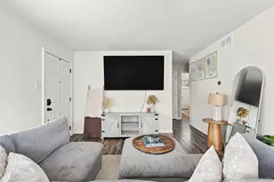 10607 Lowry Pl, Aurora, CO 80010 - Photo 3