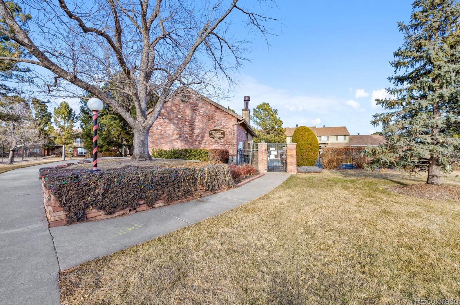 8812 Amherst Dr, Denver CO  80231-4046 exterior