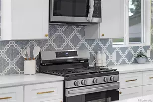 1990 Newark St, Aurora, CO 80010 - Photo 13