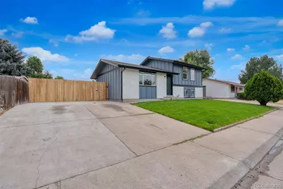 5160 Blackhawk Way, Denver, CO 80239 - Photo 1