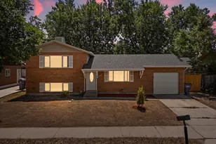 5542 Crown Blvd, Denver, CO 80239 - Photo 1