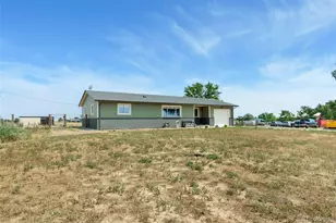 54685 E Bobcat Ln, Strasburg, CO 80136 - Photo 1
