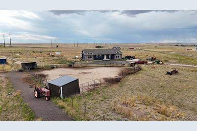 55992 E Chenengo Place, Strasburg, CO 80136 - Photo 1