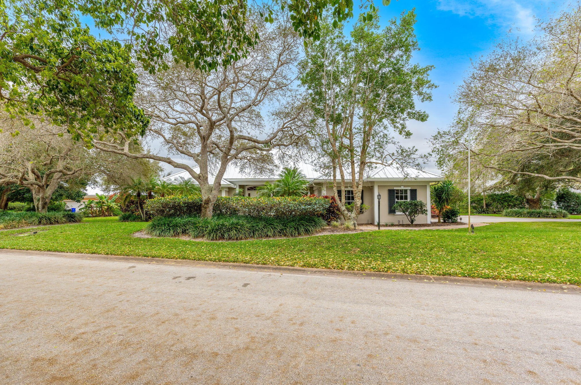 81 Cache Cay Dr, Vero Beach FL 32963-1211 exterior