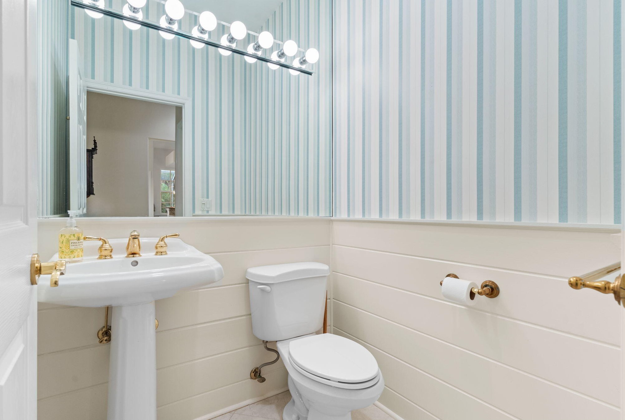 81 Cache Cay Dr, Vero Beach FL 32963-1211 exterior