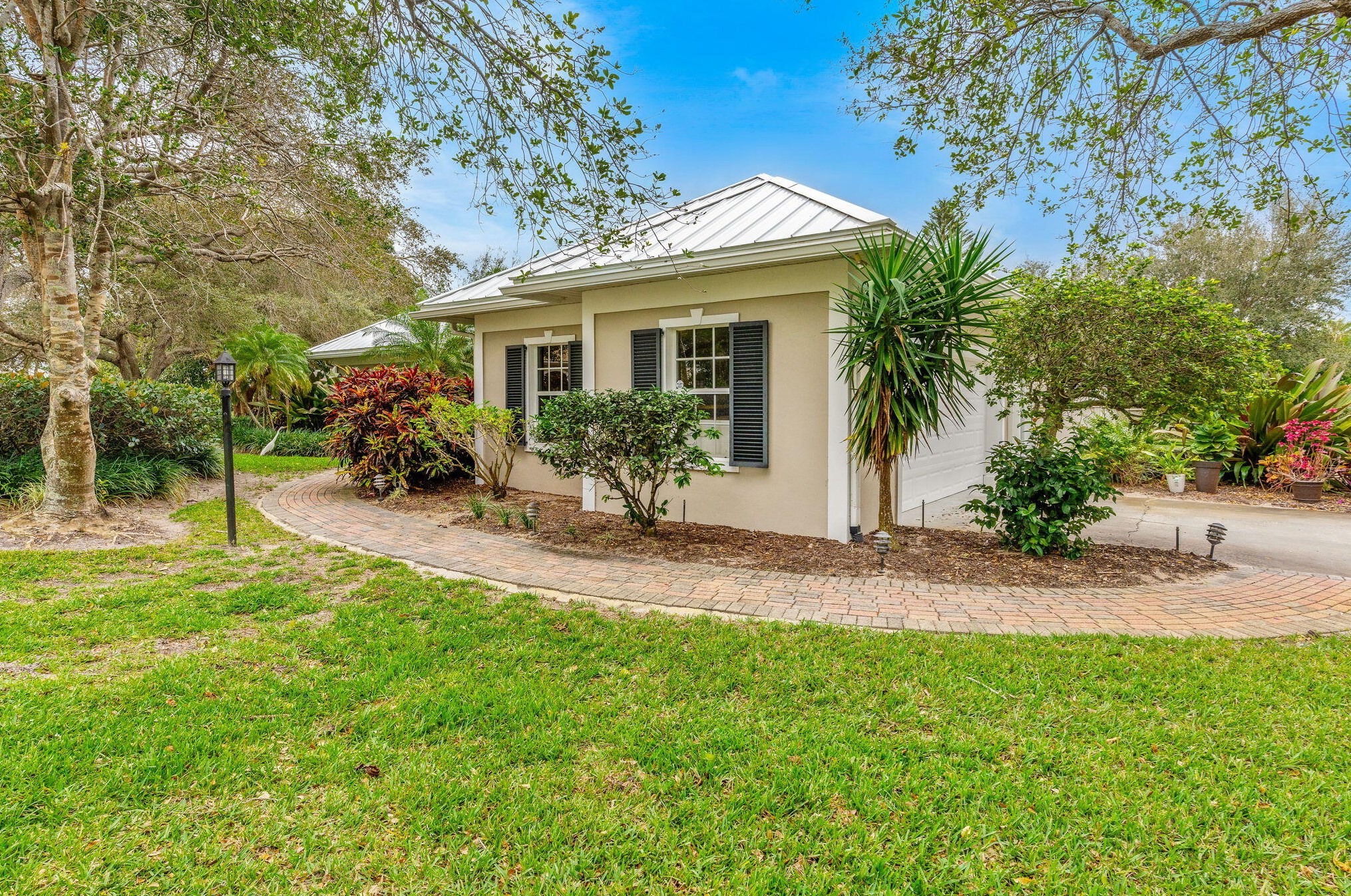 81 Cache Cay Dr, Vero Beach FL 32963-1211 exterior