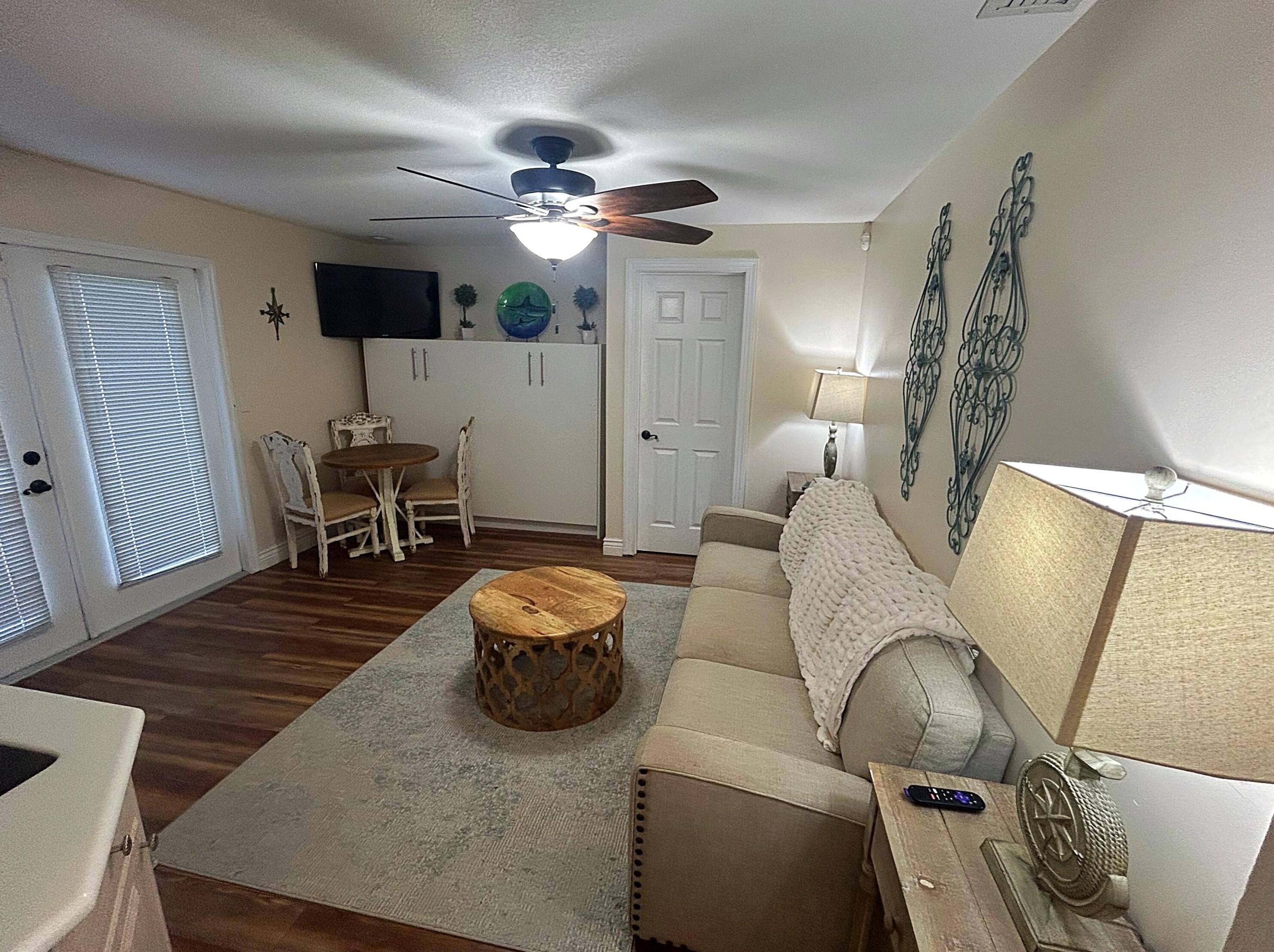 3 Cedar St, Daytona Beach FL  32127-6416 exterior