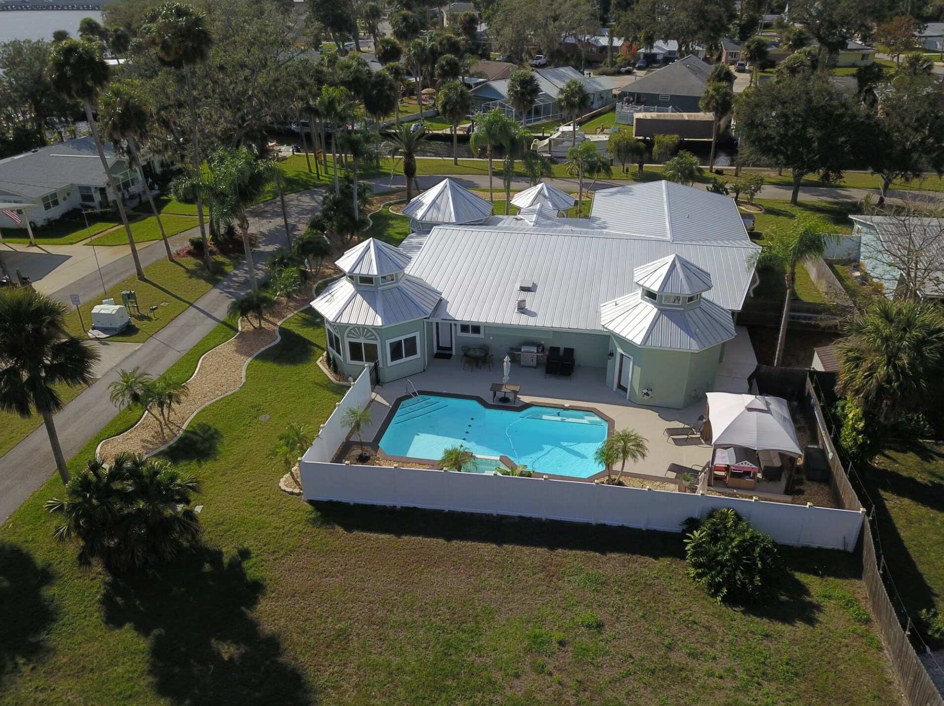3 Cedar St, Daytona Beach FL  32127-6416 exterior