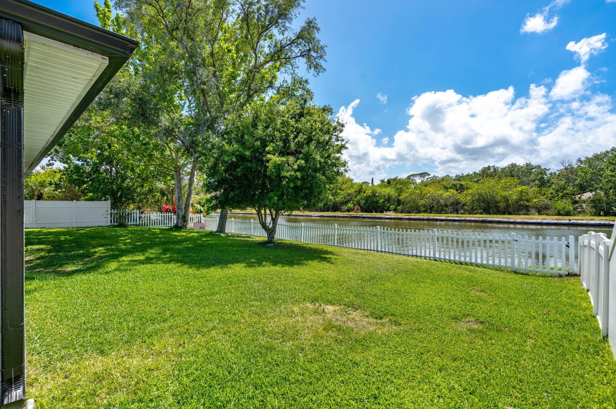 2625 Tuscarora Ct, Melbourne FL 32904-8092 exterior