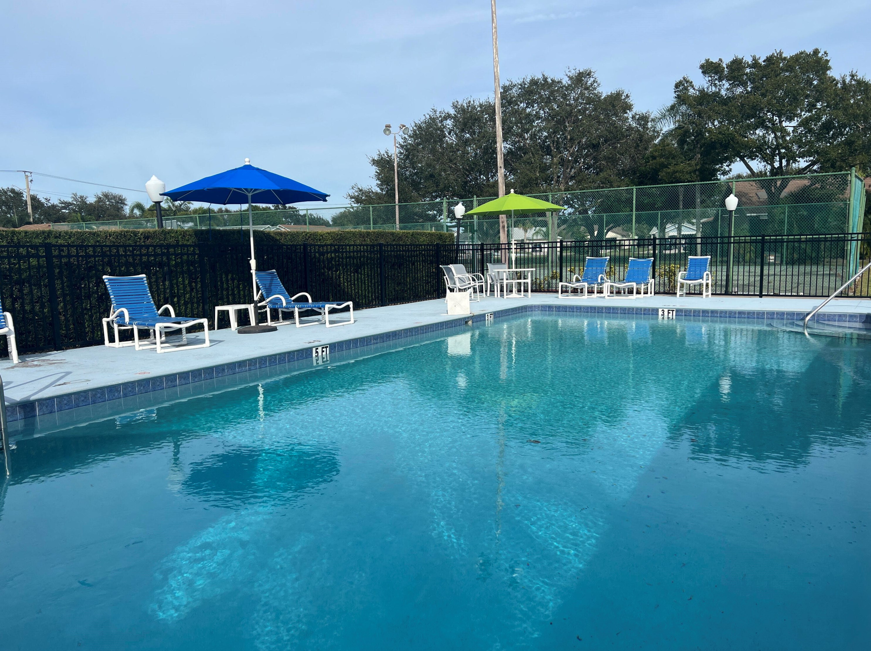 3952 Bayberry Dr, Melbourne FL 32901-8424 exterior