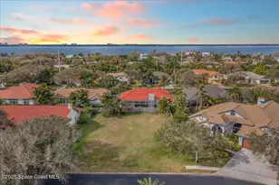 565 Newport Dr, Indialantic, FL 32903 - Photo 1