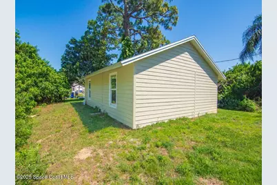 1325 17th Court SW, Vero Beach, FL 32962 - Photo 3