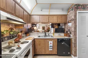 313 La Paloma Ln, Titusville, FL 32780 - Photo 5