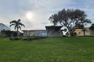 2557 Pineapple Ave, Melbourne, FL 32935 - Photo 29