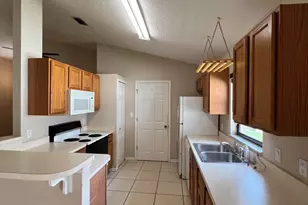 2540 Alicia Ln, Melbourne, FL 32935 - Photo 7