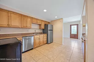 410 Lund Cir, Melbourne, FL 32901 - Photo 3